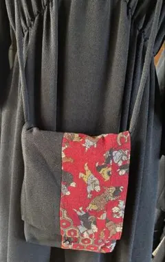 （検詩仙堂）　ショルダーバック　手作り　詩仙堂の端切れ　唐子人形柄　エンジ