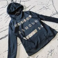 美品 UNDER ARMOUR （S）ロゴ入りパーカー 裏起毛 黒