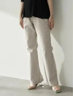 美品　ギンガムチェック柄　セミフレアパンツ　 ベージュ　レディース