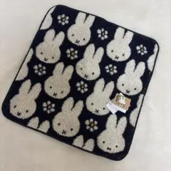 新品　ミッフィータオルハンカチ　ネイビー　フラワーmiffyのサムネイル