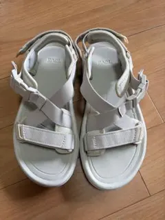 【美品】TEVA HURRICANEVERGE 25 ベージュのサムネイル