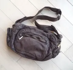 【美品】レザー バムバッグのサムネイル