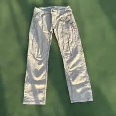 クリーム色 ストレートレッグパンツ