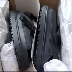 1152813K UGG　ゴールデングロウ サンダル ブラック　並行輸入品