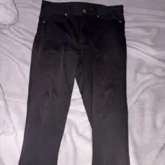 黒スリムフィットデニムパンツ