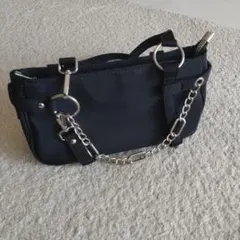 チェーン付きハンドバッグ　ブラック
