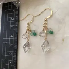 14kgf グリーンアメジストコーンケープカットピアス