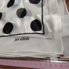 芦田淳　jun asida　白地に黒水玉　スカーフ　55×55cm