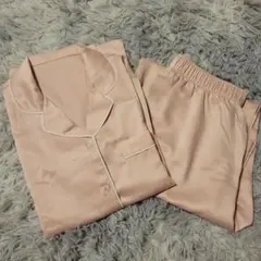 GU サテンパジャマ（長袖＆長ズボンセット）/ S