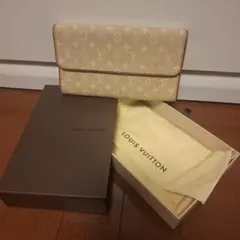 LOUIS VUITTON ポルトトレゾールインターナショナル