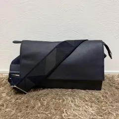 ear PAPILLONNER ワイドテープショルダーバッグ 本革 軽量 紺色