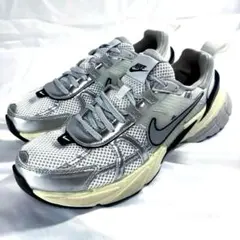 新品級✨NIKE ナイキ V2K RUN スニーカー ランニング 25.0のサムネイル