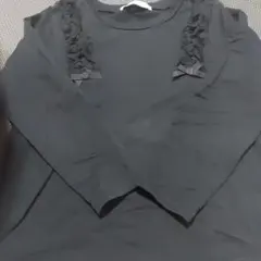 値下げ‼️黒いフリル付き長袖カットソー　130サイズ