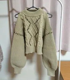 ムルーア ショート丈 肩出しニット