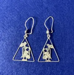 インドネシア　ワヤン　Wayang 三角形デザイン シルバーピアス