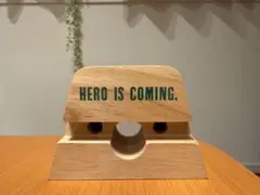 JRA 木製スマホスタンド HERO IS COMING
