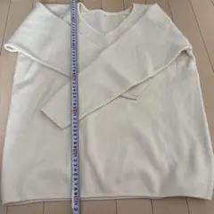 アイボリー Vネック 長袖ニット Mサイズ　GU