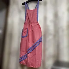 【メルカリ限定出品】昭和エプロン　ピンク色　ブルーフリル付き