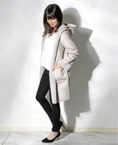 からだを暖かく包んでくれるスウェードタッチのフーデットコート　ファーコート