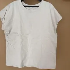 ユニクロ　ノースリーブTシャツ