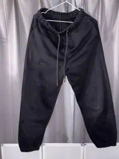 ブラックスウェットパンツ