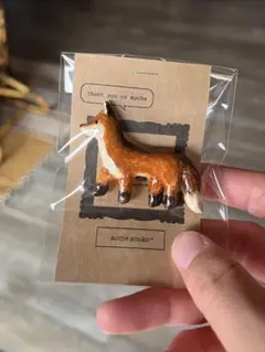 ハンドメイド キツネのブローチ