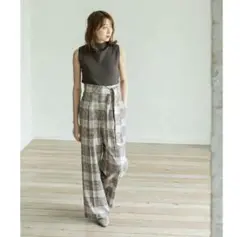 白 ワイドパンツ