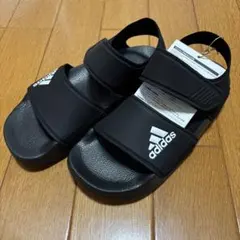 adidas キッズ ブラック サンダル