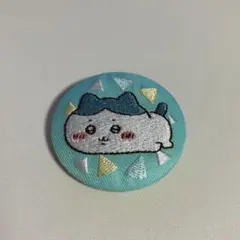 ちいかわ　刺繍缶バッジビスケット　ハチワレ