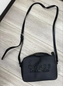 GUESS ブラック ショルダーバッグ