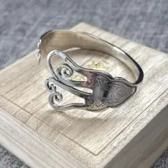 Item thumbnail for item 7a5b97aa-4d20-44d7-8ea5-c2773d7b9e25