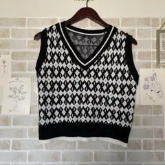幾何学柄ニットベスト