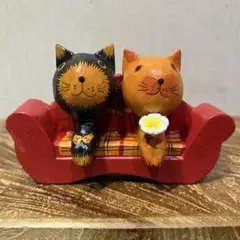 赤いベンチに座った猫さん バリ猫 アジアン雑貨 手作り雑貨 木製 ハンドメイド