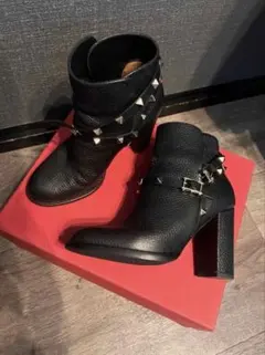 VALENTINO スタッズ付きショートブーツ 35
