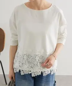BEARDSLEY ビアズリー レース付きホワイトカットソー （ほぼ新品）のサムネイル