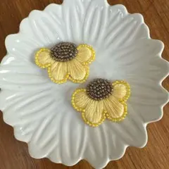 ❇︎ビーズ刺繍❇︎ ピアス　NO.12