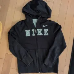 NIKE ブラック フード付きパーカー