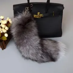 しっぽ ファーチャーム キツネ風 バッグチャーム ふわふわ ボリューム グレー