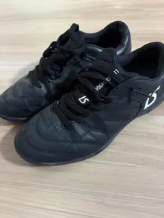 ルースイソンブラ　フットサルシューズ ブラック 24.5