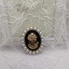 カメオ風ブローチ