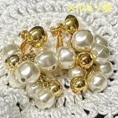 イヤリング　ネジバネ式　パール調&ゴールドカラー　大ぶり