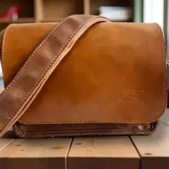 Three-box マイミオ系 レザー調ショルダー 男女兼用 美品