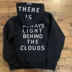 SALE。裏起毛ロゴパーカー