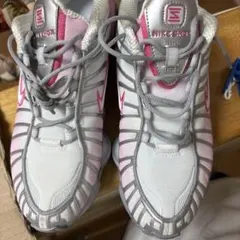 n*n様 NIKE SHOX スニーカー ホワイト ピンク シルバー - メルカリ