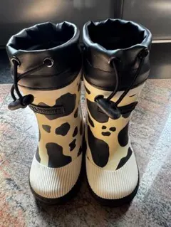 本日限定値下げ！　キッズ　冬用長靴　冬靴　牛柄