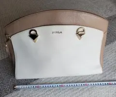 FURLA　ショルダーバッグ　A4サイズ収納可