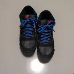 New Balance ハイカットスニーカー ブラック/ブルー/ピンク