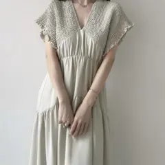 肩シャーリングティアードワンピース　アイボリー