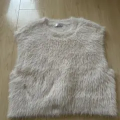 クリーム色 ファー風 ノースリーブトップス