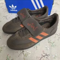 adidas ブラウン/オレンジ スニーカー